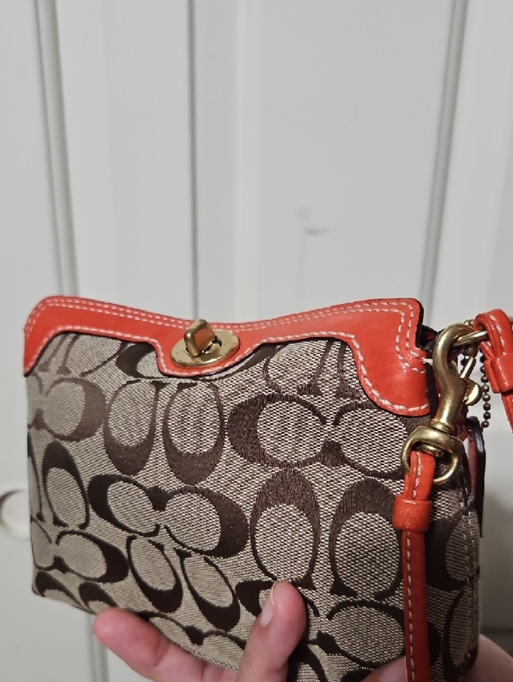 Coach EUC Turnlock Signature Canvas with Coral Trim Clutch - Picture 3 of 8